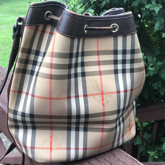 HP🎉Burberry Drawstring Bag🎊 10/21🎉 - Picture 2 of 16